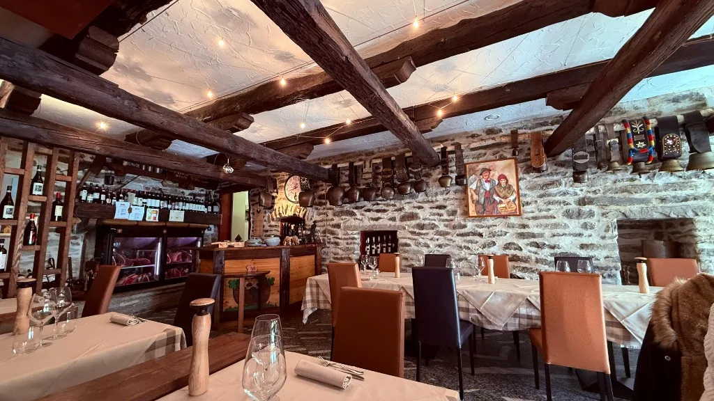 Intérieur rustique du Divin Porcello